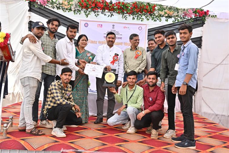  रासेयो जिला स्तरीय सम्मान समारोह में श्रेष्ठ इकाई पुरस्कार  